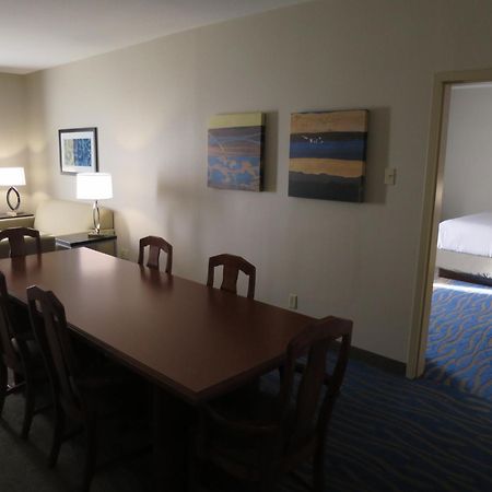 Holiday Inn Hotel & Suites Regina By Ihg Экстерьер фото