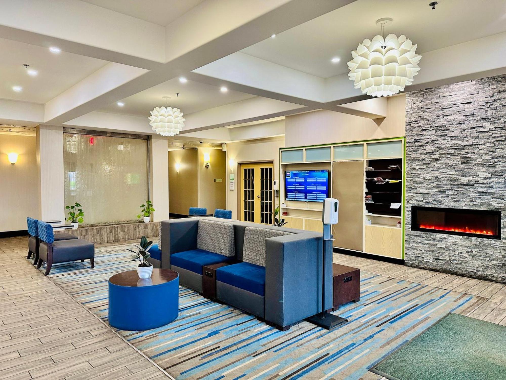Holiday Inn Hotel & Suites Regina By Ihg Экстерьер фото