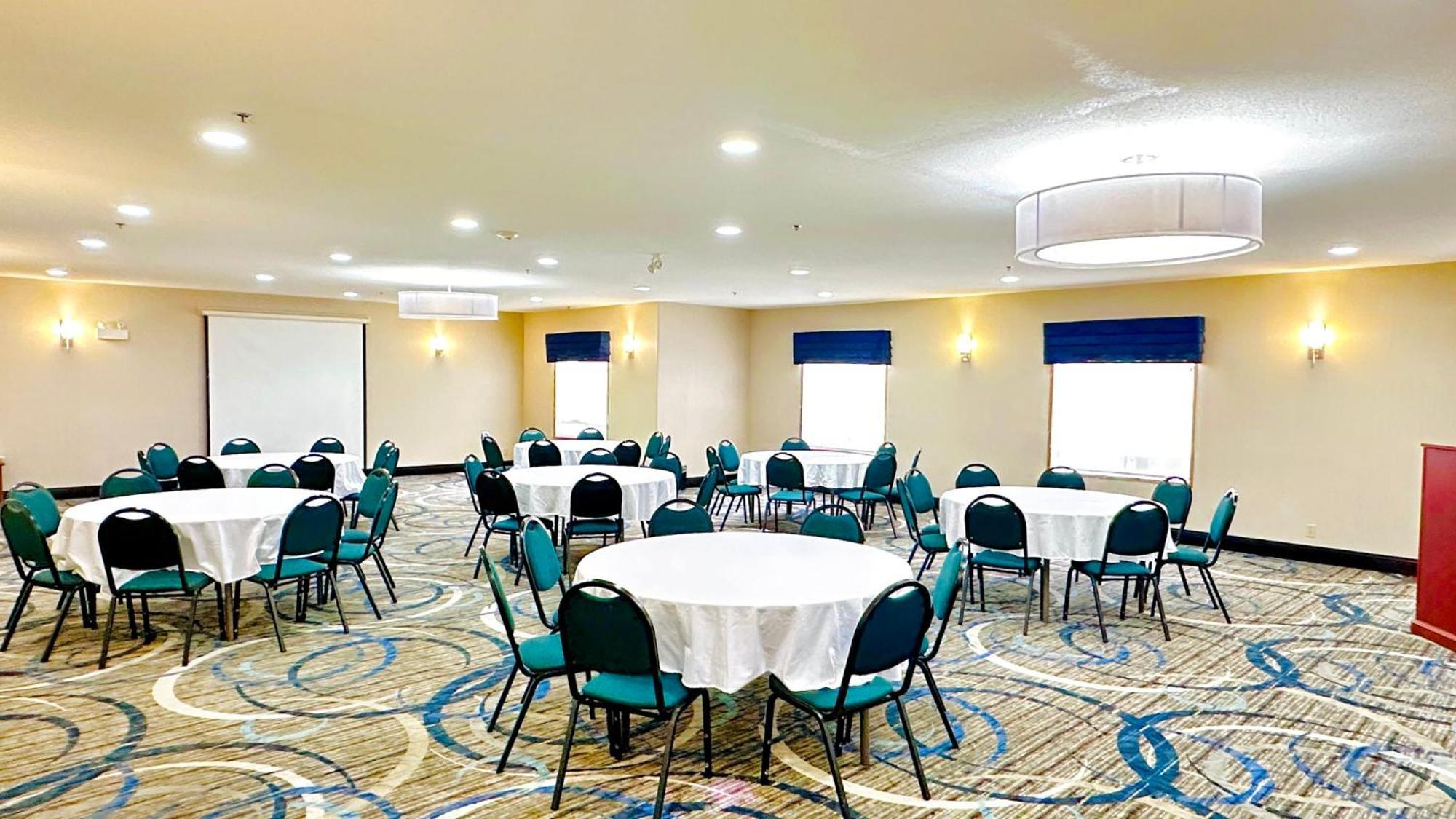Holiday Inn Hotel & Suites Regina By Ihg Экстерьер фото
