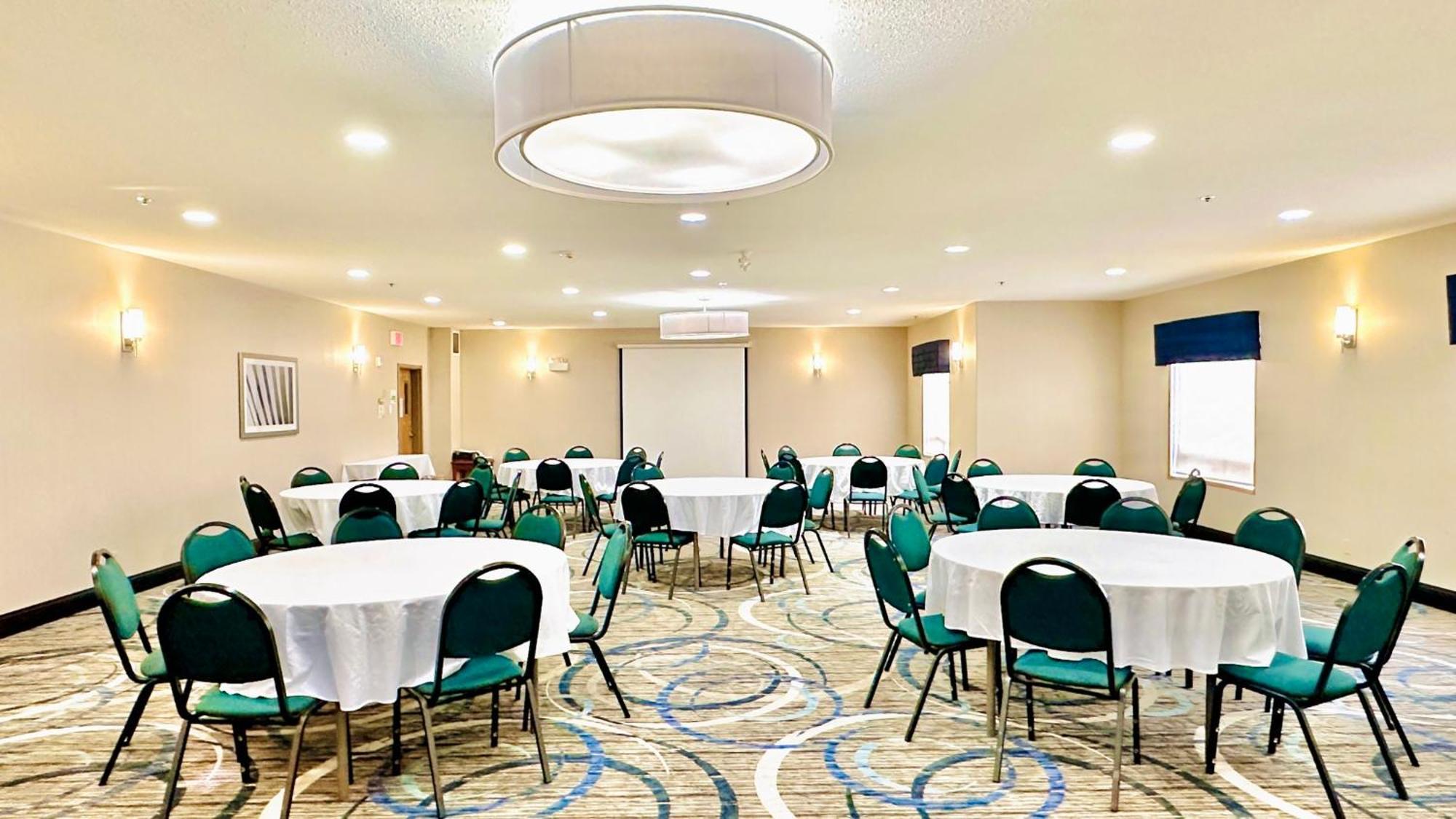 Holiday Inn Hotel & Suites Regina By Ihg Экстерьер фото